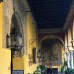 Visitar el Palacio de las Dueñas y sus faroles Salcedo